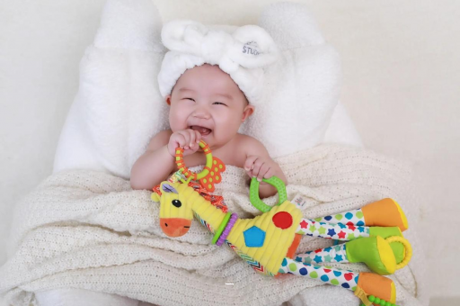 余姚三个月宝宝正确抱姿